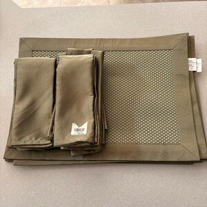 Bed Bath & Beyond fern green Table Linens Set